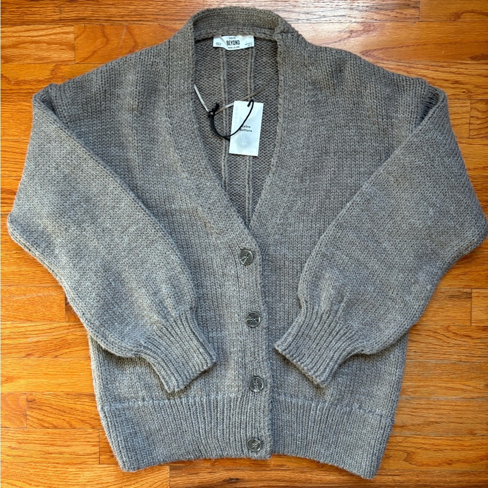 Mango MNG Beyond Wool Blend Oversized Chunky Thick Knit Gray V-Neck Cardigan